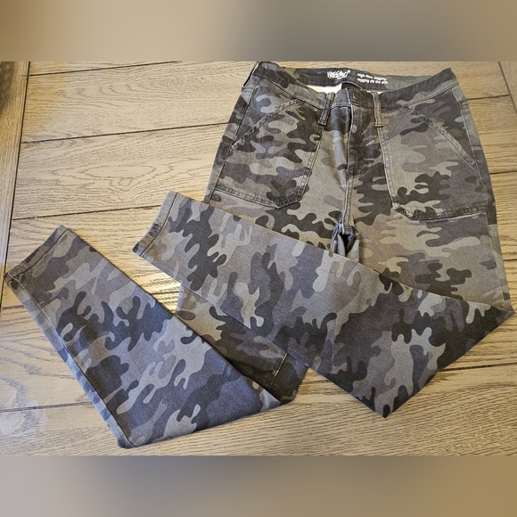 Mossimo High Rise Jegging - Picture 1 of 7